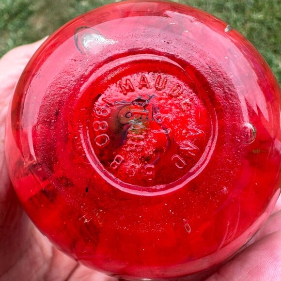 Maude & Bob St Clair Art Glass Paperweight Apple 1980 - Picture 3 of 9